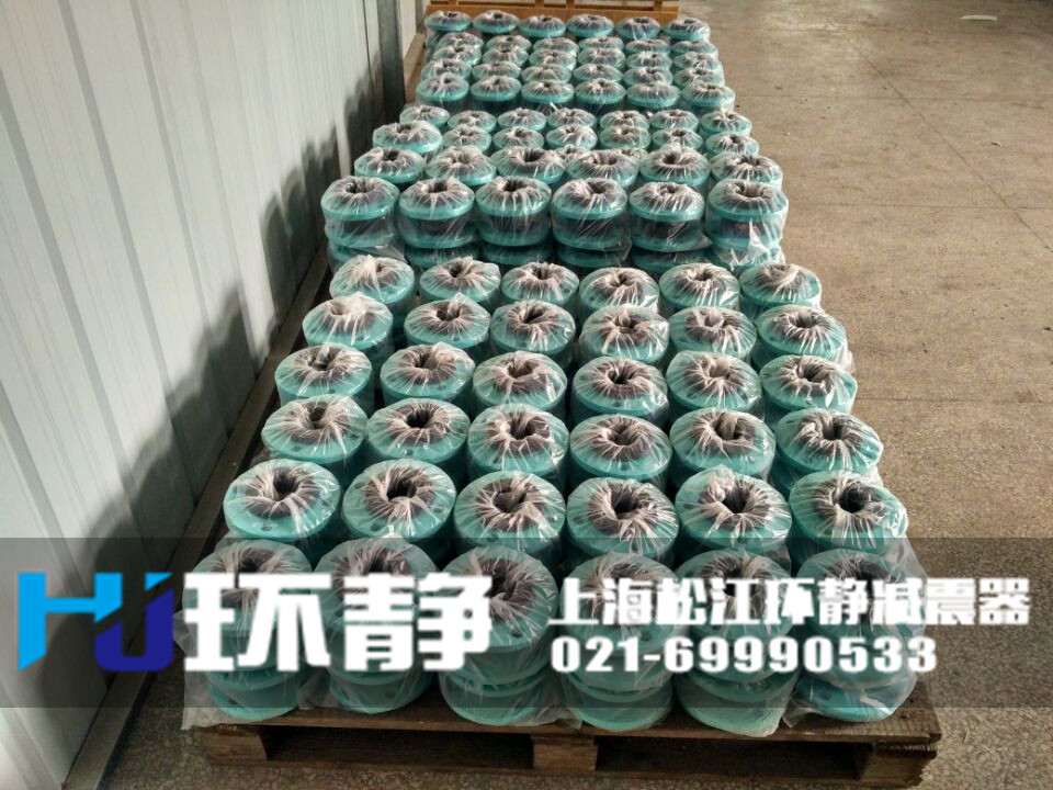 <a href=http://m.zzhoudj.com/products/xiangjiaojietou/function/180.html target=_blank class=infotextkey>耐油<a href=http://m.zzhoudj.com target=_blank class=infotextkey>橡膠接頭</a></a>發(fā)貨現(xiàn)場(chǎng)